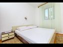 Apartmaji Jerkica - 50 m from sea: A1(4) Sutivan - Otok Brač  - Apartma - A1(4): spalnica