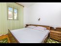 Apartmaji Jerkica - 50 m from sea: A1(4) Sutivan - Otok Brač  - Apartma - A1(4): spalnica