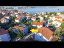 Apartmaji Bozo - amazing terrace and sea view: A1(4) Okrug Gornji - Otok Čiovo  - hiša