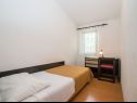 Apartmaji Dane - 30m from the sea: A1(4+1), A2(4+1), A3(3+2), A4(2+3) Okrug Gornji - Otok Čiovo  - Apartma - A1(4+1): spalnica