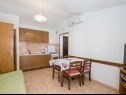 Apartmaji Dane - 30m from the sea: A1(4+1), A2(4+1), A3(3+2), A4(2+3) Okrug Gornji - Otok Čiovo  - Apartma - A1(4+1): kuhinja in jedilnica