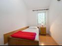 Apartmaji Dane - 30m from the sea: A1(4+1), A2(4+1), A3(3+2), A4(2+3) Okrug Gornji - Otok Čiovo  - Apartma - A2(4+1): spalnica