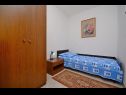 Apartmaji Dane - 30m from the sea: A1(4+1), A2(4+1), A3(3+2), A4(2+3) Okrug Gornji - Otok Čiovo  - Apartma - A3(3+2): spalnica