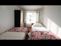 Apartmaji Mihovilovic - 50 m from beach: A1(4), A2(6+1), A3(4+2), A4(2+1) Slatine - Otok Čiovo  - Apartma - A1(4): spalnica