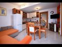 Apartmaji Mihovilovic - 50 m from beach: A1(4), A2(6+1), A3(4+2), A4(2+1) Slatine - Otok Čiovo  - Apartma - A4(2+1): dnevna soba