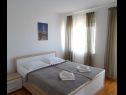 Apartmaji Zrinko A1(5)-Mali, A2(5)-Veliki Novi Vinodolski - Riviera Crikvenica  - Apartma - A2(5)-Veliki: spalnica
