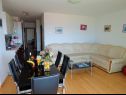 Apartmaji Tomislav A1 crni(4+1), A2 crveni(4+1), A3(5+1), A4(2+2) Selce - Riviera Crikvenica  - Apartma - A1 crni(4+1): dnevna soba