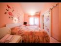 Apartmaji Tara - 70 m from beach: SA2 rozi(2), SA3 plavi(2) Brbinj - Dugi otok  - Studio apartma - SA2 rozi(2): spalnica
