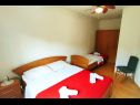 Apartmaji Josef - seaview A2(3+2) crveni, A3(3+2) plavi Veli Rat - Dugi otok  - Apartma - A2(3+2) crveni: spalnica