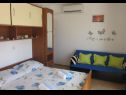 Apartmaji in sobe Dar - 400 m from sea: SA1(2), A2(3), R3(2) Hvar - Otok Hvar  - Studio apartma - SA1(2): spalnica