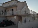Apartmaji Sto - big terrace: A4 Delux(2+1), A5 Superior(3) Hvar - Otok Hvar  - hiša