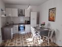 Apartmaji Dioniza - 150 m from beach: A1(2+2), A2(3), A3(2+2) Jelsa - Otok Hvar  - Apartma - A1(2+2): kuhinja in jedilnica