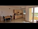 Apartmaji Gorgi - garden view: A2(2), A3(2), A4(2), A5(2), A6(2) Ližnjan - Istra  - Apartma - A2(2): kuhinja in jedilnica