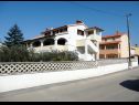 Apartmaji Med - with terrace : A1(4+1), A2(4) Medulin - Istra  - hiša