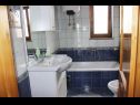 Apartmaji Marina A1(5) Medulin - Istra  - Apartma - A1(5): kopalnica s straniščem