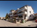 Apartmaji Berto - 500m to the beach: A1(4+2) Tatjana, A2(2+4) Enzo, SA3(2) Nathan Rovinj - Istra  - hiša