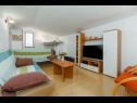 Apartmaji Lili-with paddling pool: A1(4+2) Umag - Istra  - Apartma - A1(4+2): dnevna soba