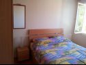 Apartmaji Mila - 80 m from the beach: A1(6) Brna - Otok Korčula  - Apartma - A1(6): spalnica