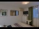 Apartmaji Vedro - 50 m from sea: 1- Red(4+1), 2 - Purple(2+1), 3 - Blue(2), 4 - Green(2+2) Korčula - Otok Korčula  - Apartma - 4 - Green(2+2): spalnica
