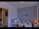 Apartmaji Vedro - 50 m from sea: 1- Red(4+1), 2 - Purple(2+1), 3 - Blue(2), 4 - Green(2+2) Korčula - Otok Korčula  - Apartma - 1- Red(4+1): spalnica
