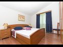 Apartmaji Dijana - 20m from the sea A1 Antica(4+1), A2 Diana(2+1), A3 Mirela(2+1) Prigradica - Otok Korčula  - Apartma - A1 Antica(4+1): spalnica