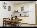 Apartmaji Dijana - 20m from the sea A1 Antica(4+1), A2 Diana(2+1), A3 Mirela(2+1) Prigradica - Otok Korčula  - Apartma - A3 Mirela(2+1): kuhinja in jedilnica