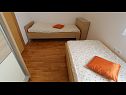 Apartmaji Ema A1(4), A2(4) Malinska - Otok Krk  - Apartma - A2(4): spalnica