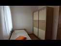 Apartmaji Ema A1(4), A2(4) Malinska - Otok Krk  - Apartma - A2(4): spalnica