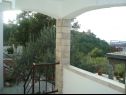 Apartmaji Marija - olive garden: A1(2+1) Omišalj - Otok Krk  - pokrita terasa