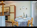 Apartmaji Zdrave - 500 m from sea: A1 prizemlje(4+2), A2 kat(4+2) Pinezići - Otok Krk  - Apartma - A1 prizemlje(4+2): kuhinja in jedilnica