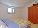 Apartmaji Makic - with parking : A6 (6+1), A4 (4) Šilo - Otok Krk  - Apartma - A6 (6+1): spalnica