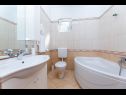 Apartmaji Juri A1(2+2), A2(2+2) Vrbnik - Otok Krk  - Apartma - A2(2+2): kopalnica s straniščem