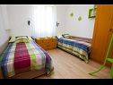 Apartmaji Luka A1(4), A2(4) Vrbnik - Otok Krk  - Apartma - A1(4): spalnica