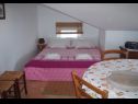 Apartmaji Azur - 10 m from sea: A1(4), SA2(2+1) Ilovik (Otok Ilovik) - Otok Lošinj  - Studio apartma - SA2(2+1): spalnica