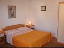 Apartmaji Eddie - 80m from the sea A1(4+2), A2(2+1) Baška Voda - Riviera Makarska  - Apartma - A2(2+1): spalnica