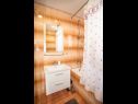 Apartmaji Anđelko - air conditioning: A1(6+2), A2(6+2) Baška Voda - Riviera Makarska  - Apartma - A2(6+2): kopalnica s straniščem