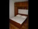 Apartmaji Nada - close to the sea and sea view A1(6), A2(4+1) Brela - Riviera Makarska  - Apartma - A2(4+1): spalnica