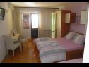 Apartmaji Vese - 200 m from beach: SA1(2+1), SA2(2+1), SA3(2+1), A4(4) Brela - Riviera Makarska  - Studio apartma - SA2(2+1): spalnica