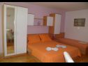Apartmaji Vese - 200 m from beach: SA1(2+1), SA2(2+1), SA3(2+1), A4(4) Brela - Riviera Makarska  - Studio apartma - SA1(2+1): spalnica