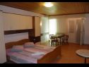 Apartmaji Vese - 200 m from beach: SA1(2+1), SA2(2+1), SA3(2+1), A4(4) Brela - Riviera Makarska  - Studio apartma - SA3(2+1): spalnica