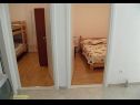 Apartmaji Vese - 200 m from beach: SA1(2+1), SA2(2+1), SA3(2+1), A4(4) Brela - Riviera Makarska  - Apartma - A4(4): spalnica