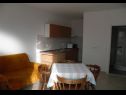 Apartmaji Vese - 200 m from beach: SA1(2+1), SA2(2+1), SA3(2+1), A4(4) Brela - Riviera Makarska  - Apartma - A4(4): kuhinja in jedilnica