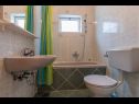 Apartmaji Ruze - 200 m from sea : A1(6+1), A2(8+1) Brela - Riviera Makarska  - Apartma - A1(6+1): kopalnica s straniščem