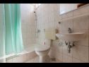 Apartmaji Ruze - 200 m from sea : A1(6+1), A2(8+1) Brela - Riviera Makarska  - Apartma - A2(8+1): kopalnica s straniščem