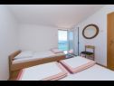 Apartmaji Gordan - apartments by the sea: A1(3+1), A2(3+1), A3(2) Brist - Riviera Makarska  - Apartma - A1(3+1): spalnica