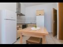 Apartmaji Gordan - apartments by the sea: A1(3+1), A2(3+1), A3(2) Brist - Riviera Makarska  - Apartma - A1(3+1): kuhinja in jedilnica