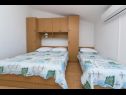 Apartmaji Gordan - apartments by the sea: A1(3+1), A2(3+1), A3(2) Brist - Riviera Makarska  - Apartma - A2(3+1): spalnica
