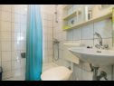 Apartmaji Mira - economy: A1(2+2), SA2(2), SA3(2) Igrane - Riviera Makarska  - Studio apartma - SA3(2): kopalnica s straniščem