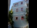 Apartmaji Durda1 - 50 m from beach: A1(2+2), B2(2+2), C3(2+1) Igrane - Riviera Makarska  - hiša
