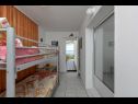Apartmaji Vlatko - affordable & cosy: SA1(4), SA2(2+2), SA3(2+2) Krvavica - Riviera Makarska  - Studio apartma - SA1(4): spalnica